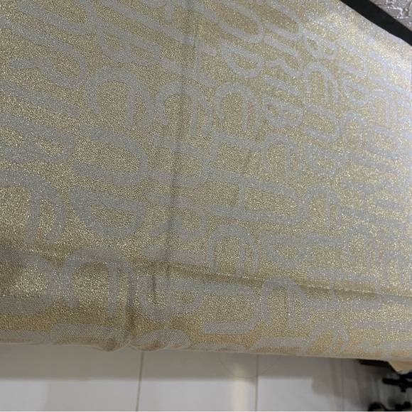 HENRI BENDEL CLASSICS SPARKLE PASHMINA - Picture 9 of 13